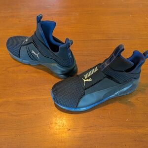 Puma Womens Fierce Velvet VR, size 6, Blue/Black